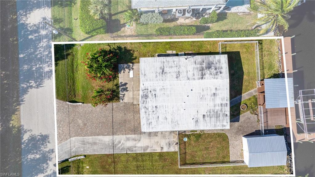 5800 Park Road Fort Myers, FL 33908 - Photo 6 of 18 a bathroom with a bathtub and shower