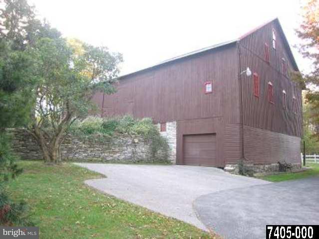 6886 York Road Hanover, PA 17331 - Photo 3 of 9
