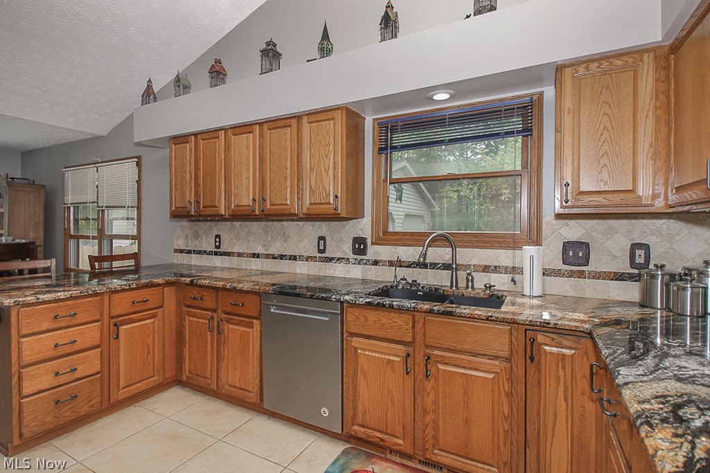 2740 Heckman Road Uniontown, OH 44685 - Photo 4 of 34 Gallery Image 4