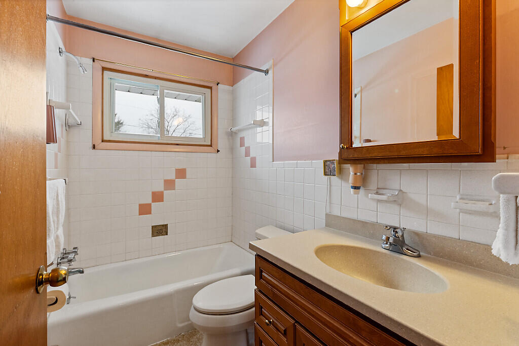 8 Treemount Drive Lewiston, ME 04240 - Photo 53 of 81 47_BP5A0639_DxO_mls