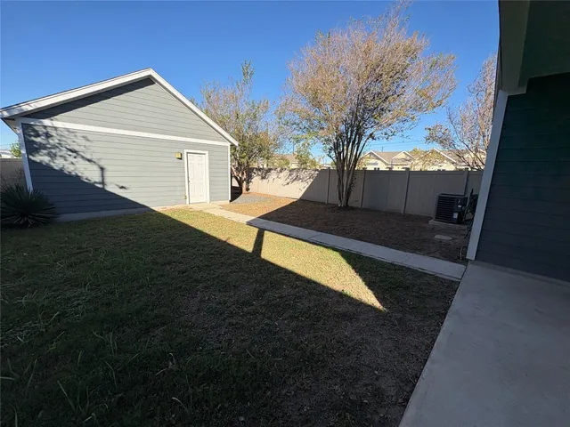 a view of backyard of the house