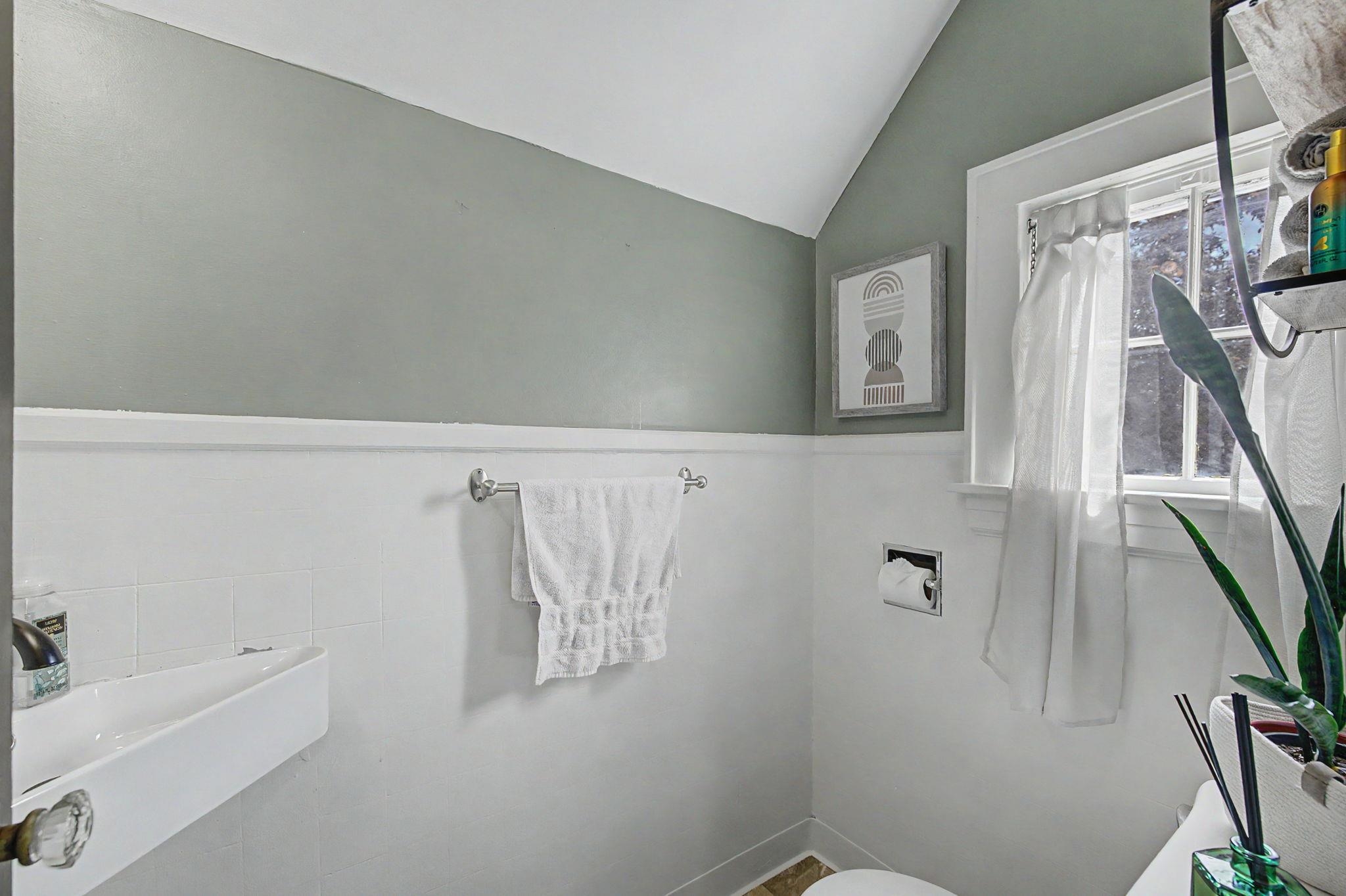 171 Kenney Street Manchester, NH 03103 - Photo 33 of 60