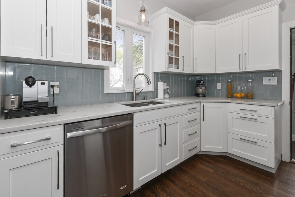 296 Billings Road Quincy, MA 02170 - Photo 8 of 29 Gallery Image 8