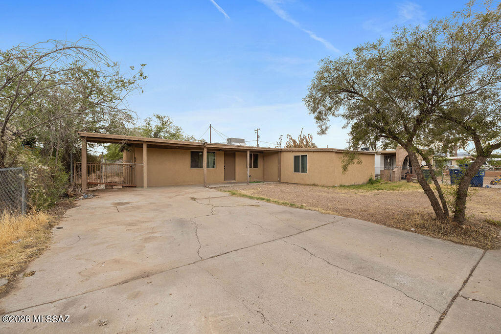 1301 West Kleindale Road Tucson, AZ 85705 - Photo 7 of 27 front view of a house with a garage