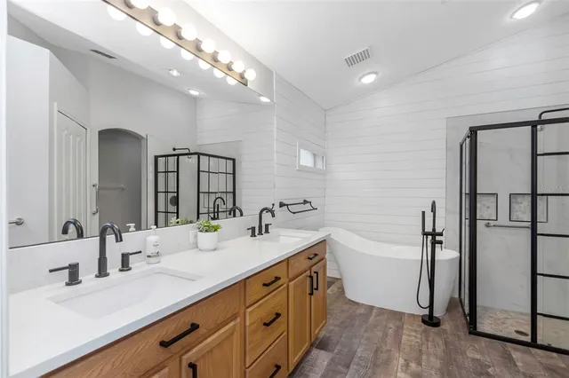 $620,000 | 18836 Maisons Drive, Lutz, FL 33558