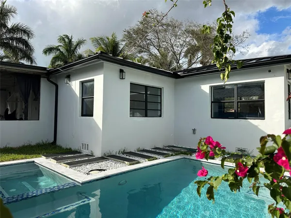 $5,750 | 1100 Buchanan Street, Hollywood, FL 33019