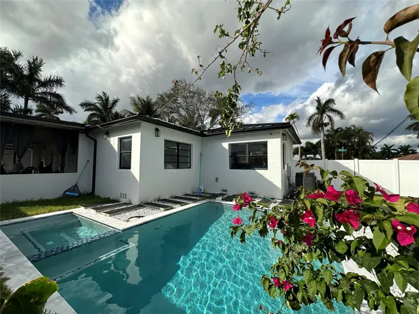$5,750 | 1100 Buchanan Street, Hollywood, FL 33019