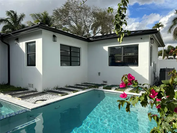 $5,750 | 1100 Buchanan Street, Hollywood, FL 33019