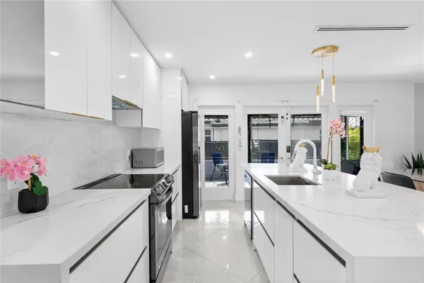 $5,750 | 1100 Buchanan Street, Hollywood, FL 33019