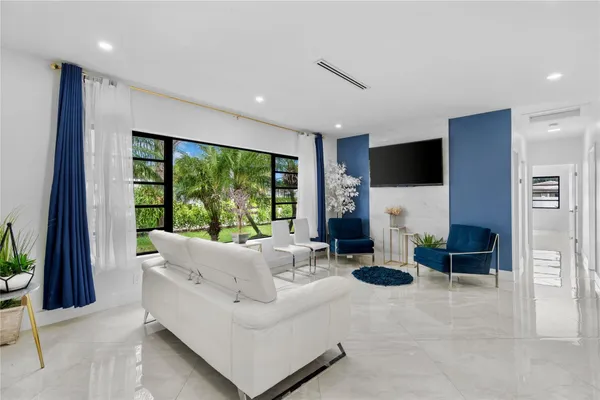 $5,750 | 1100 Buchanan Street, Hollywood, FL 33019