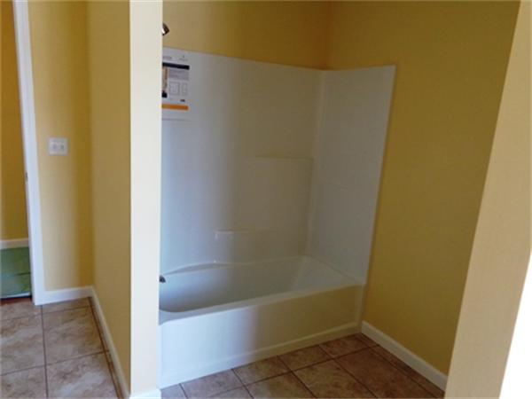 212 Mazarin Street Springfield, MA 01151 - Photo 18 of 22 a bathroom with a bathtub