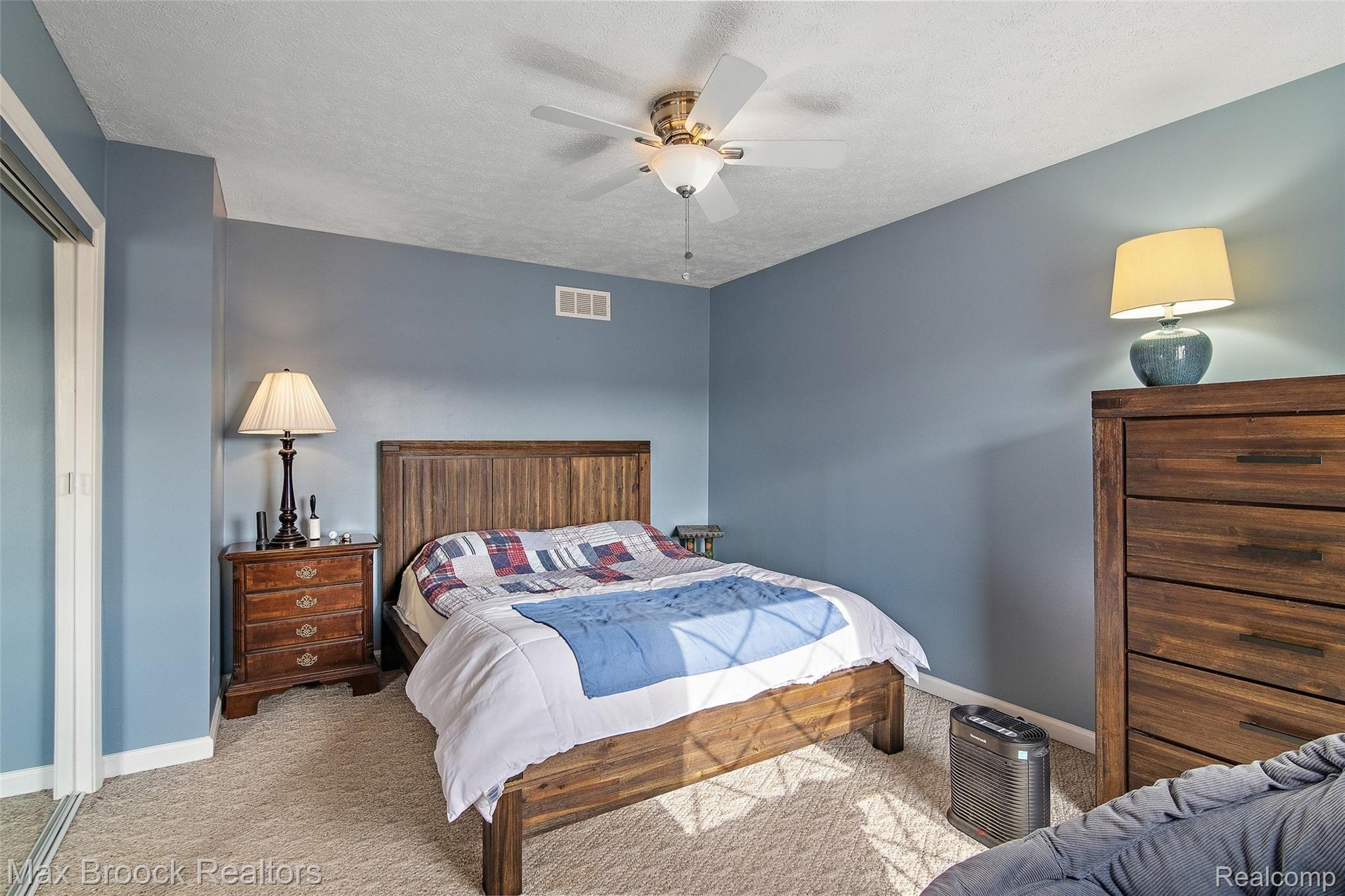 83 Stratford Lane Rochester, MI 48309 - Photo 9 of 20 Primary Bedroom