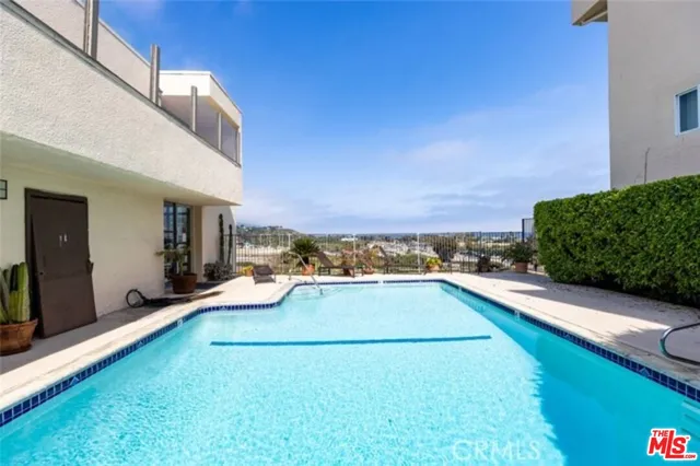 $869,000 | 23901 Civic Center Way, Unit 127, Malibu, CA 90265