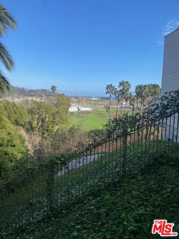 $869,000 | 23901 Civic Center Way, Unit 127, Malibu, CA 90265