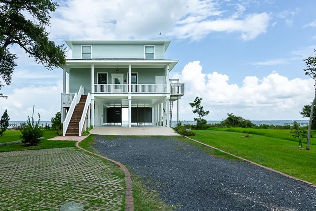 $5,500 | 2612 Todville Road, Seabrook, TX 77586