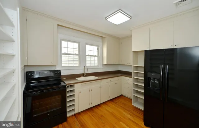 a view of livingroom with furniture and windows