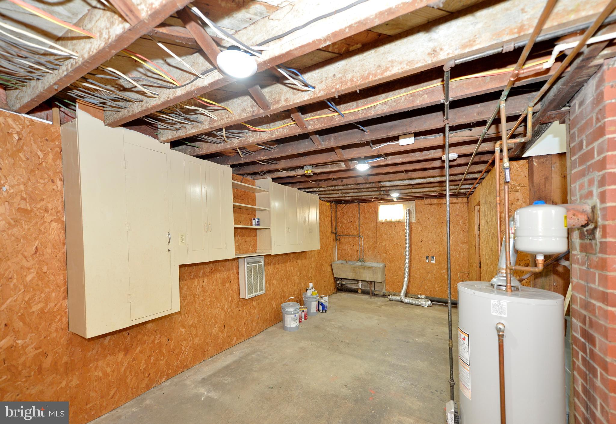 31 West Whitlock Avenue Winchester, VA 22601 - Photo 33 of 37 a view of a storage room
