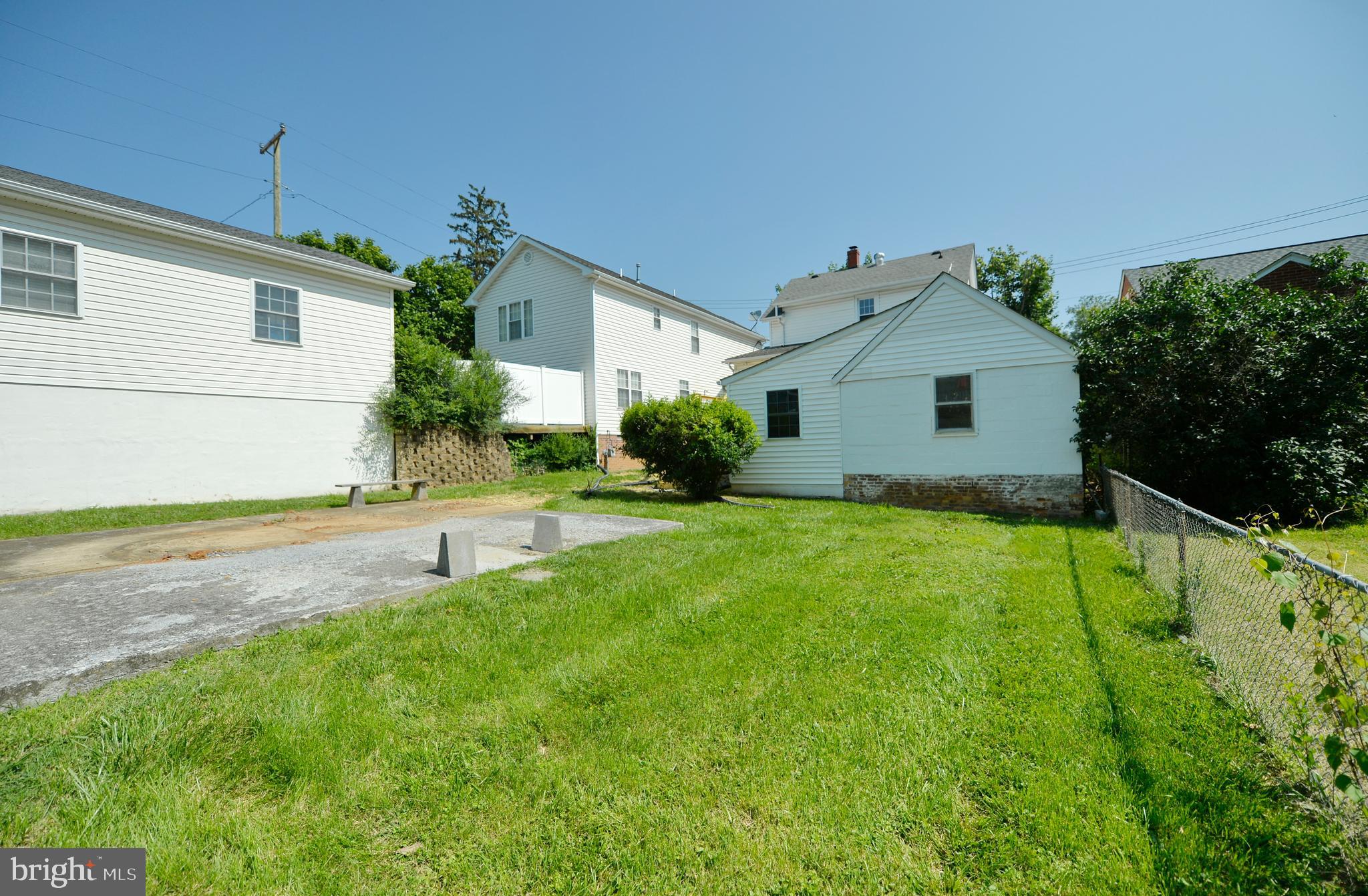 31 West Whitlock Avenue Winchester, VA 22601 - Photo 4 of 37 a front view of house with yard and green space