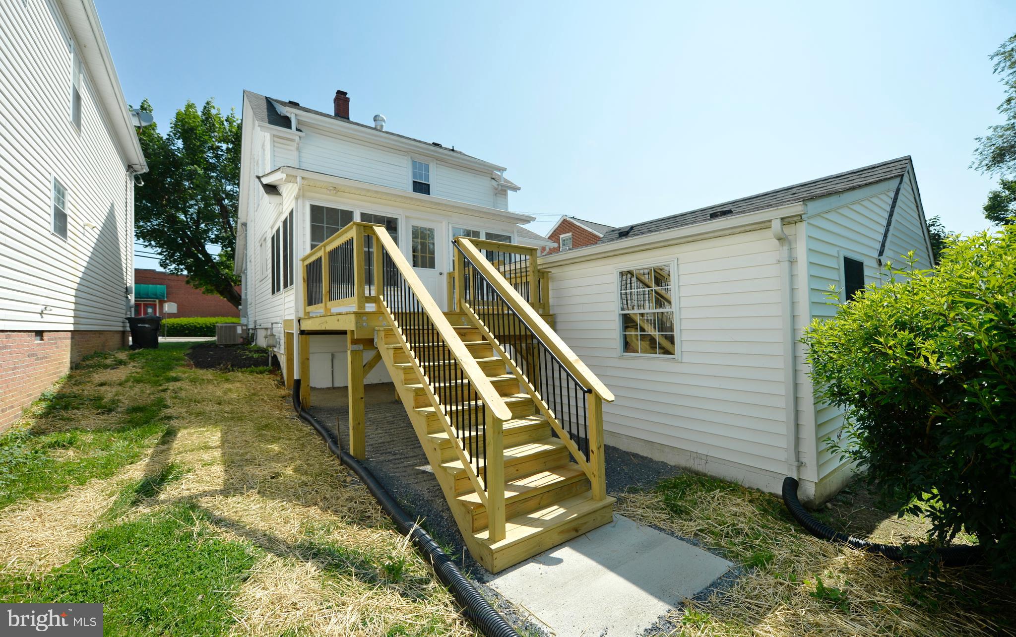 31 West Whitlock Avenue Winchester, VA 22601 - Photo 5 of 37 a house view with a garden space