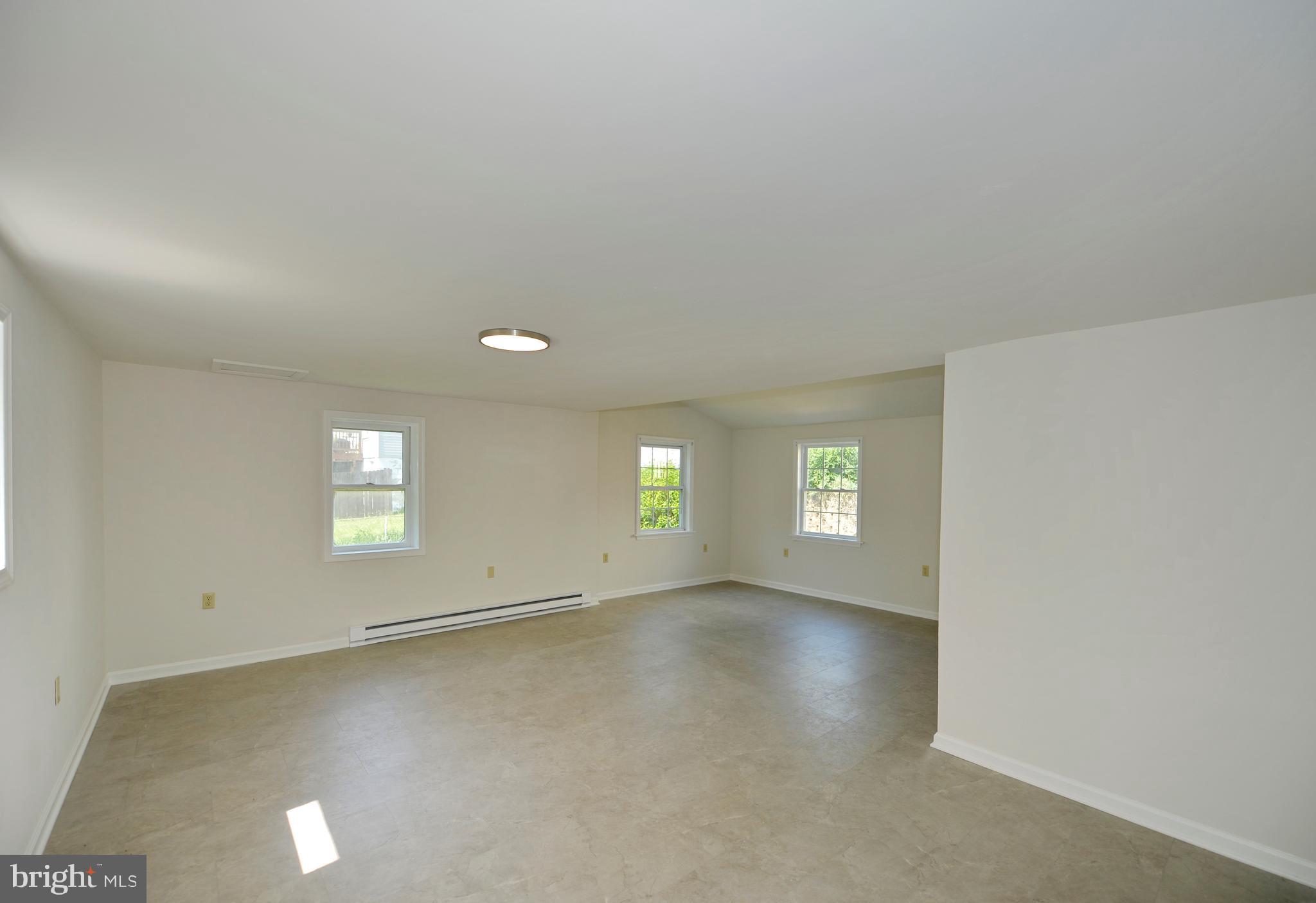 31 West Whitlock Avenue Winchester, VA 22601 - Photo 7 of 37 an empty room with window