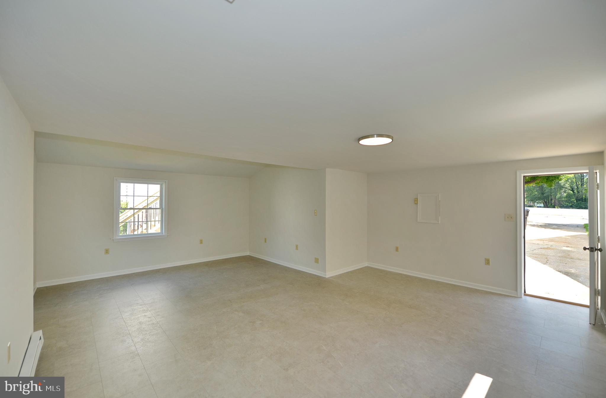 31 West Whitlock Avenue Winchester, VA 22601 - Photo 8 of 37 an empty room with a window