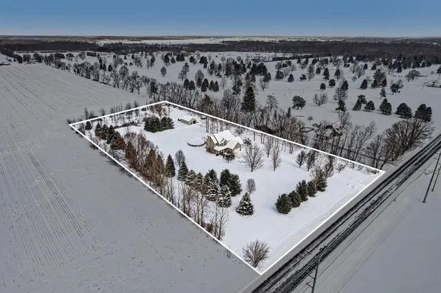 $619,500 | 450 West W Avenue, Schoolcraft, MI 49087