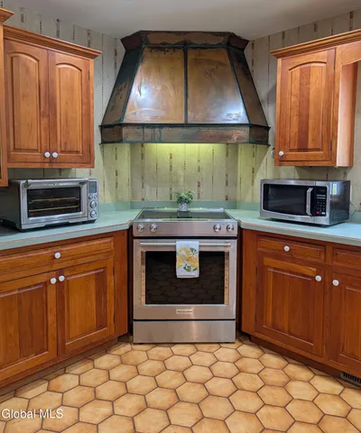 $739,000 | 48 Birch Road, Queensbury, NY 12845