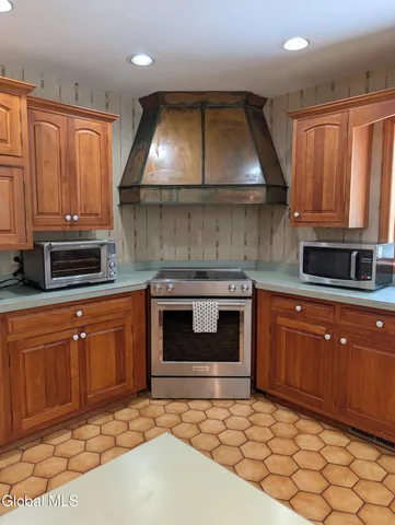 $739,000 | 48 Birch Road, Queensbury, NY 12845