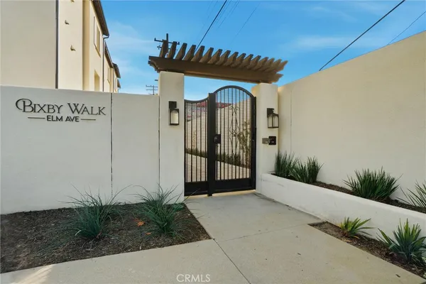 a view of a entrance to house