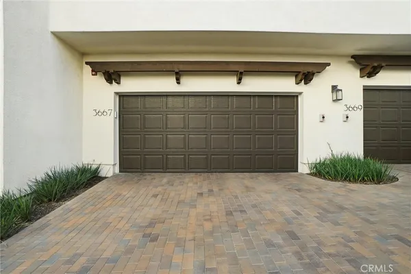a view of a garage