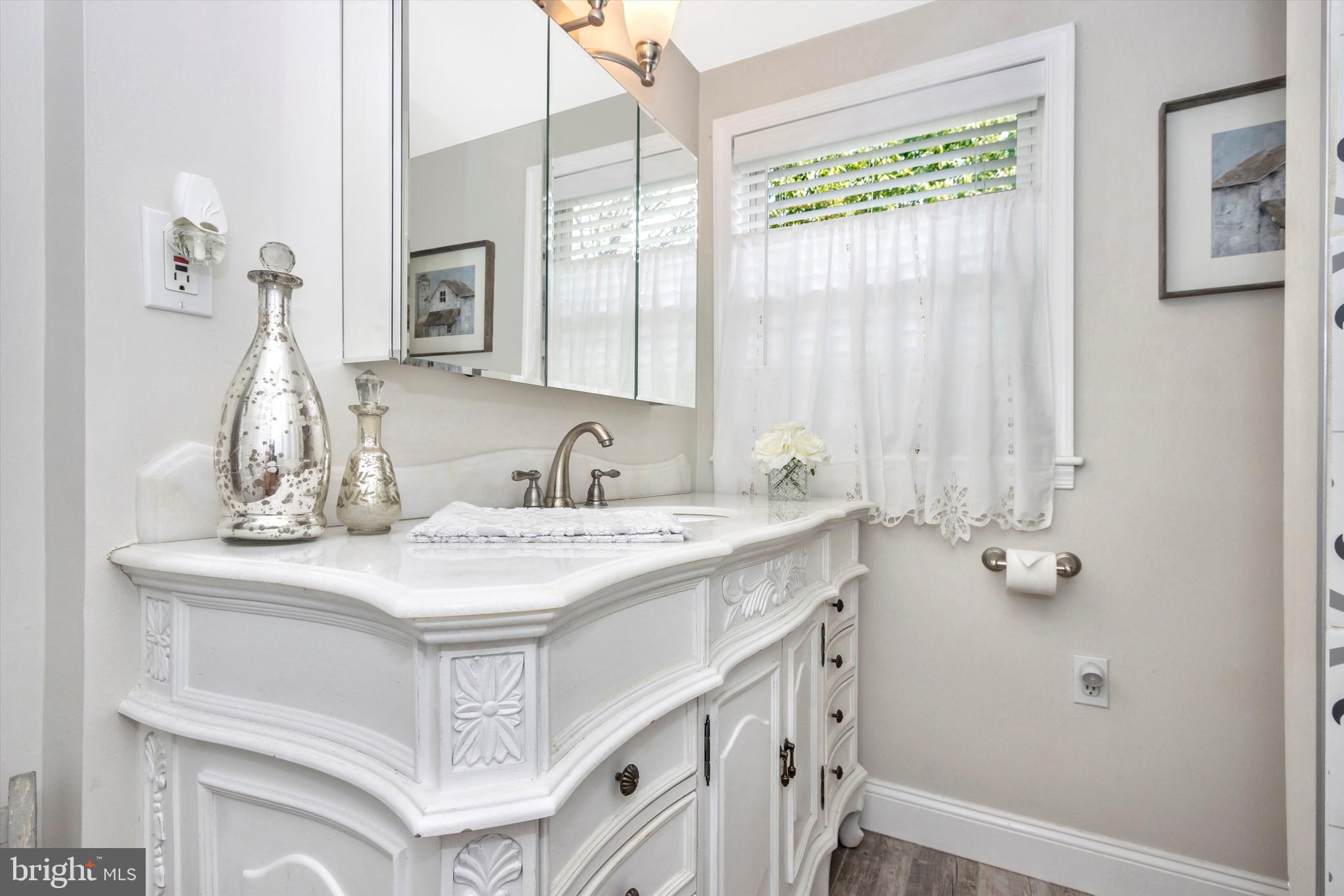 12223 Warner Road Keymar, MD 21757 - Photo 30 of 52 Gorgeous renovated upper floor full bathroom.