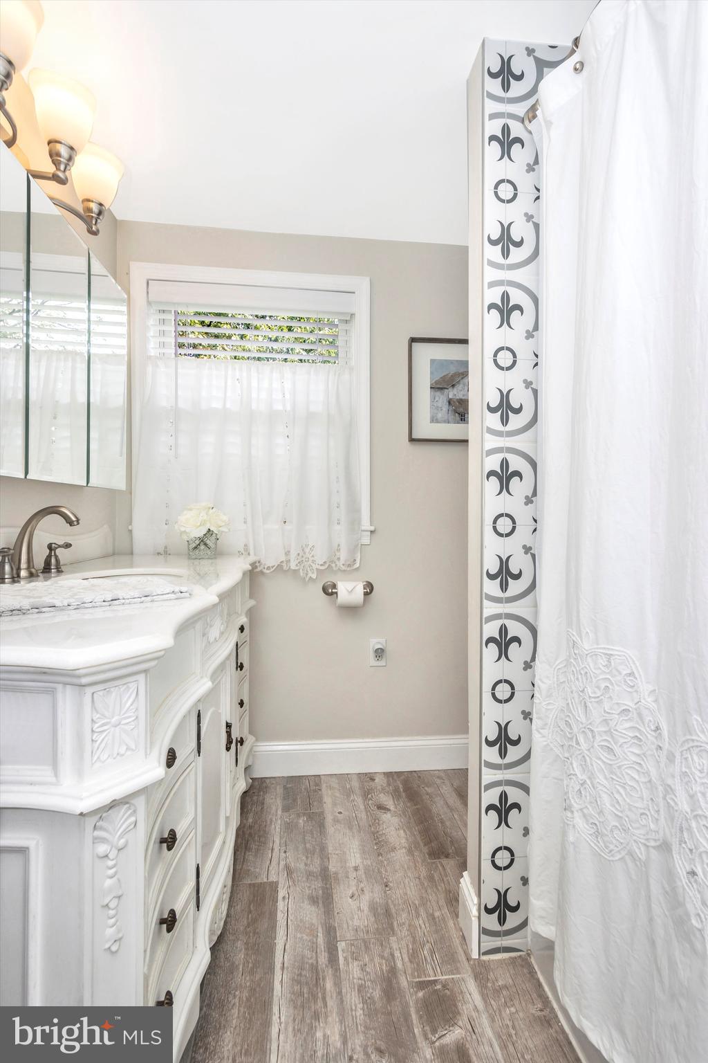 12223 Warner Road Keymar, MD 21757 - Photo 31 of 52 2nd floor full bathroom.