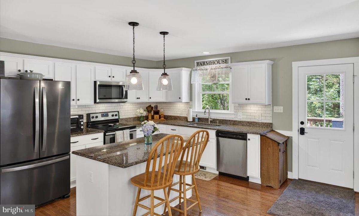 844 Manchester Road Bumpass, VA 23024 - Photo 4 of 65 SS appliances, granite counters, island, bfast bar