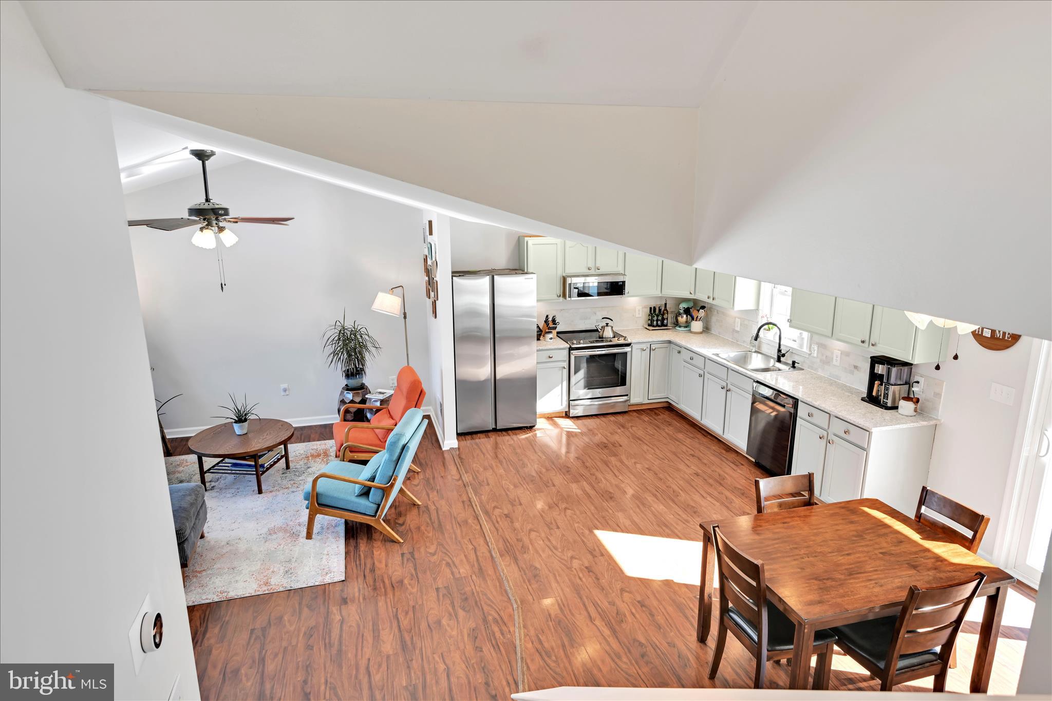 245 Dove Road Fredericksburg, PA 17026 - Photo 11 of 43 Living Area