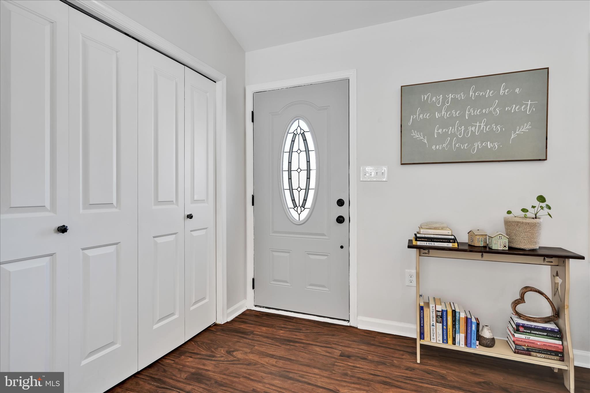 245 Dove Road Fredericksburg, PA 17026 - Photo 5 of 43 Foyer