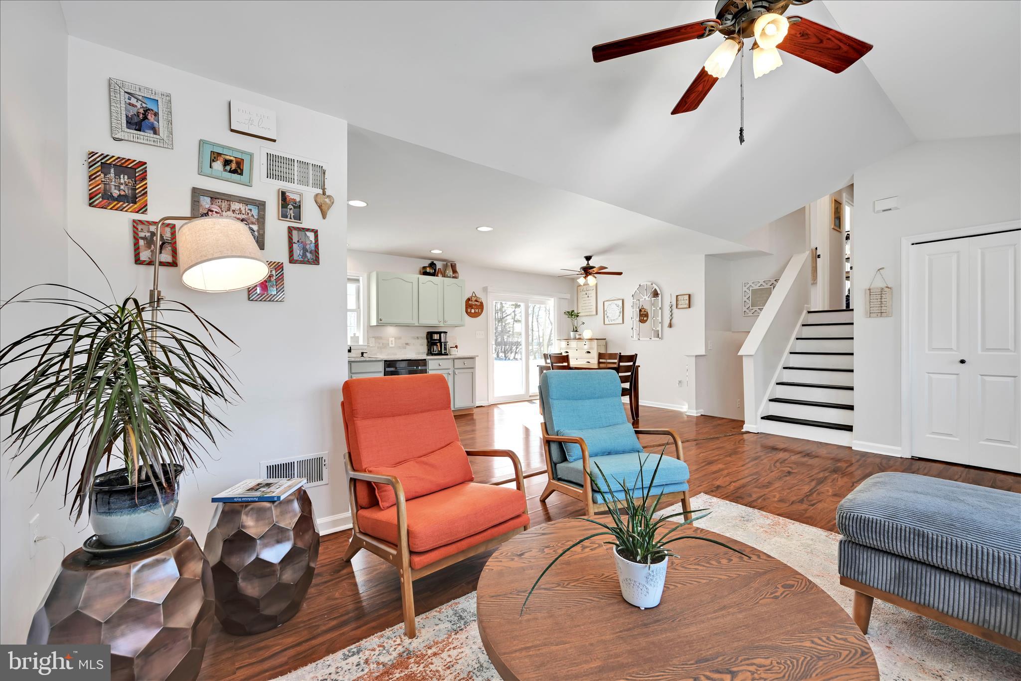 245 Dove Road Fredericksburg, PA 17026 - Photo 8 of 43 Living Area