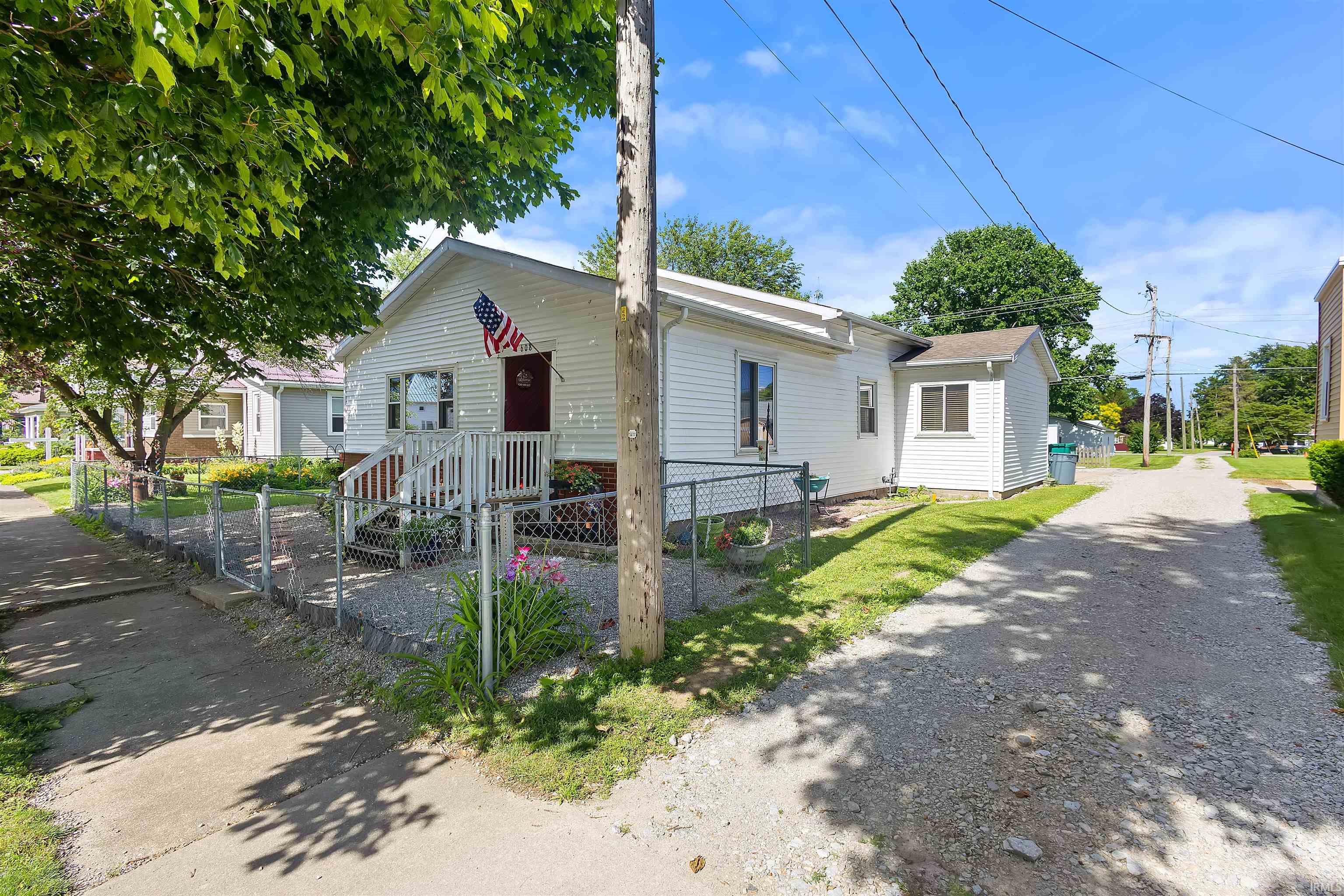 608 South Center Street Flora, IN 46929 - Photo 2 of 28