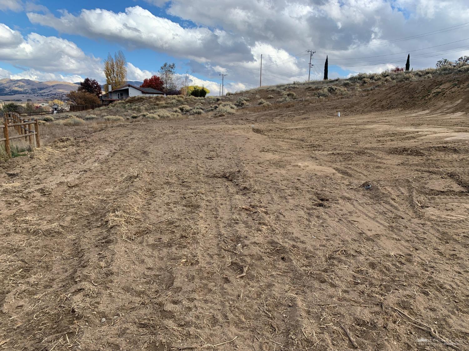 20901 Quail Springs Road Tehachapi, CA 93561 - Photo 28 of 28 Lots of flat backyard