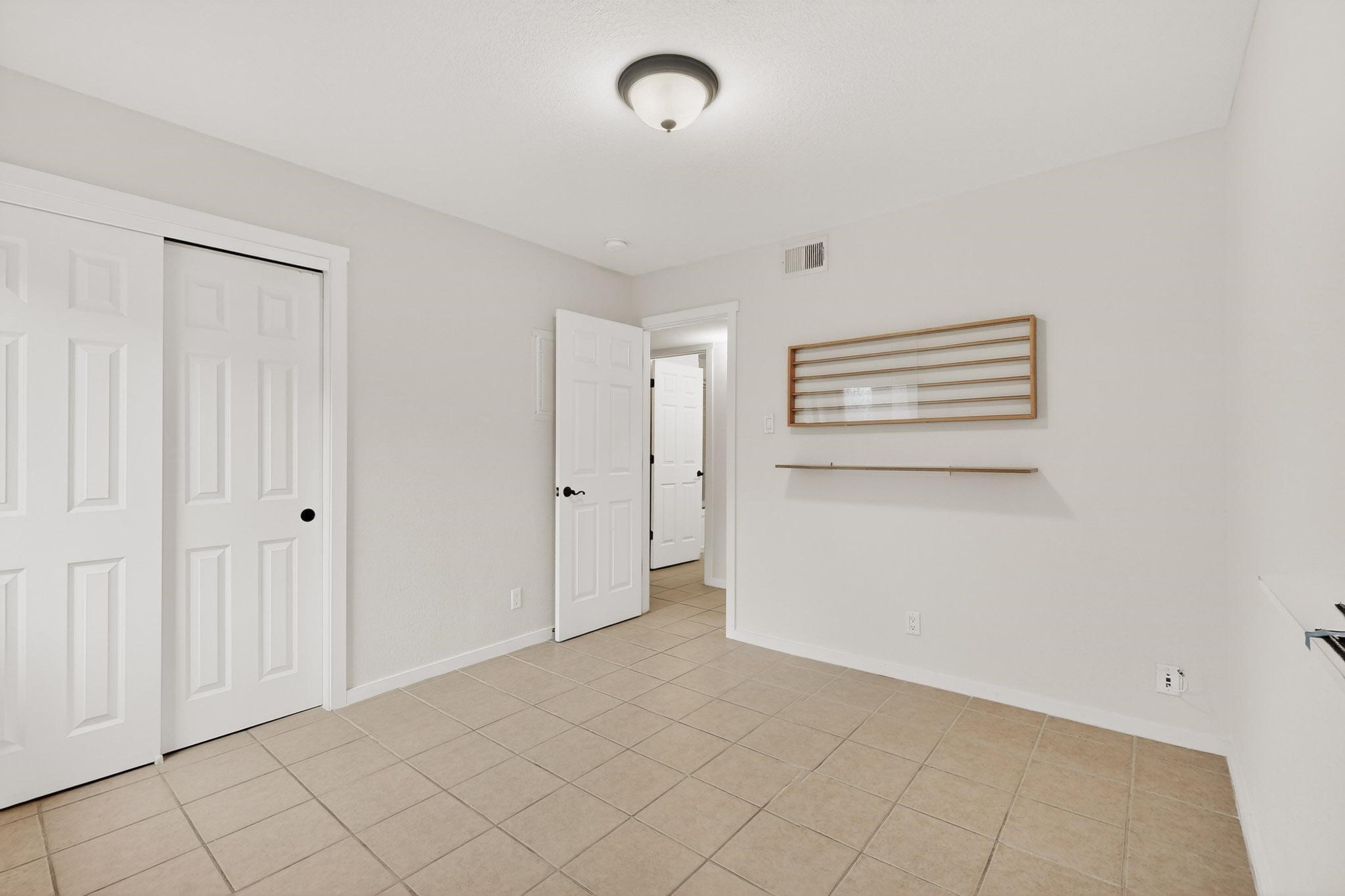 601 West San Mateo Road, Unit 27 Santa Fe, NM 87505 - Photo 24 of 27 Bedroom 3