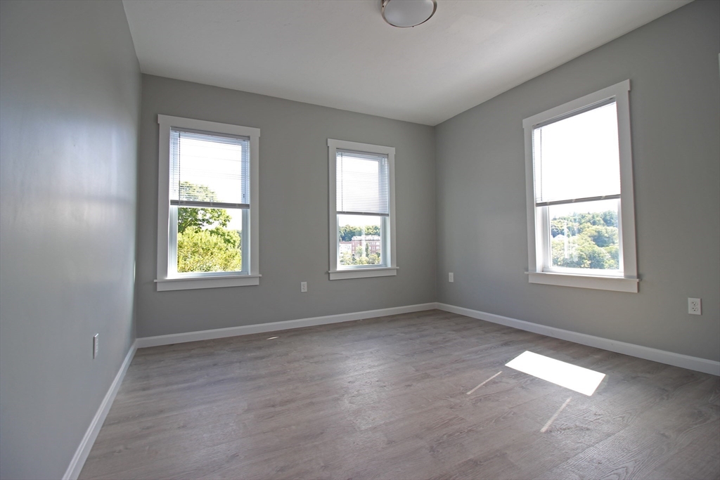 125 Grove Street Clinton, MA 01510 - Photo 11 of 37