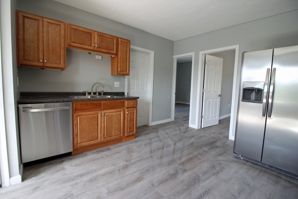 125 Grove Street Clinton, MA 01510 - Photo 4 of 37