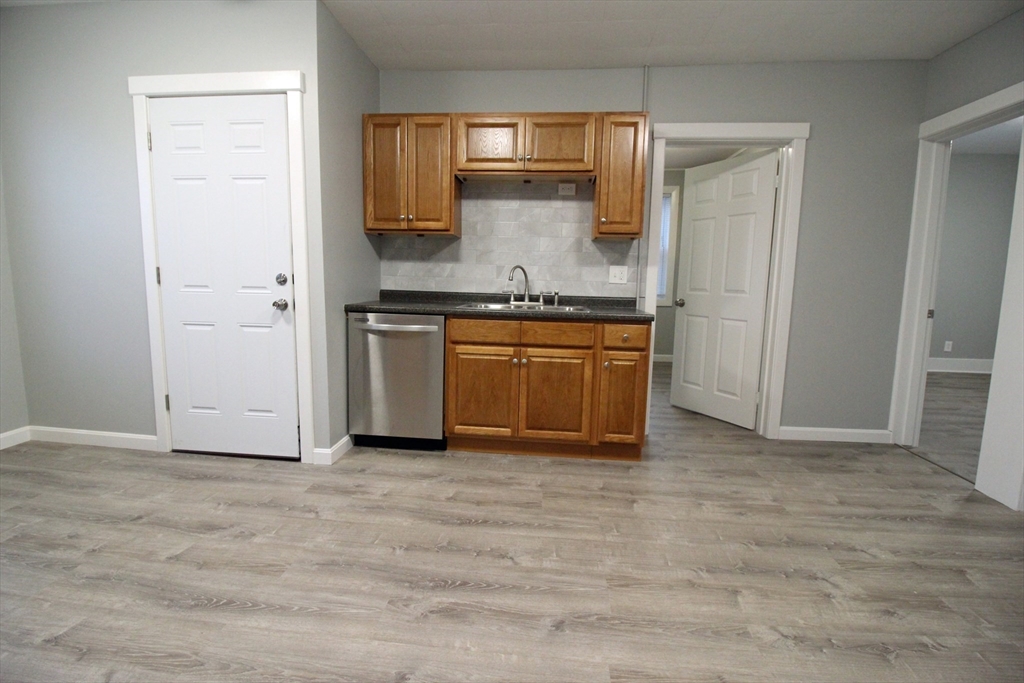 125 Grove Street Clinton, MA 01510 - Photo 5 of 37