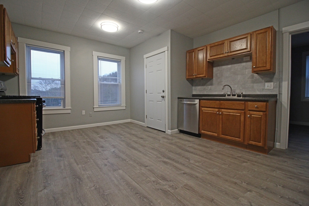 125 Grove Street Clinton, MA 01510 - Photo 8 of 37