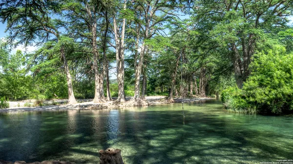 $225,000 | 704 Alex Auld Drive, Leakey, TX 78873