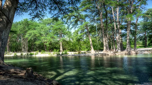 $225,000 | 704 Alex Auld Drive, Leakey, TX 78873