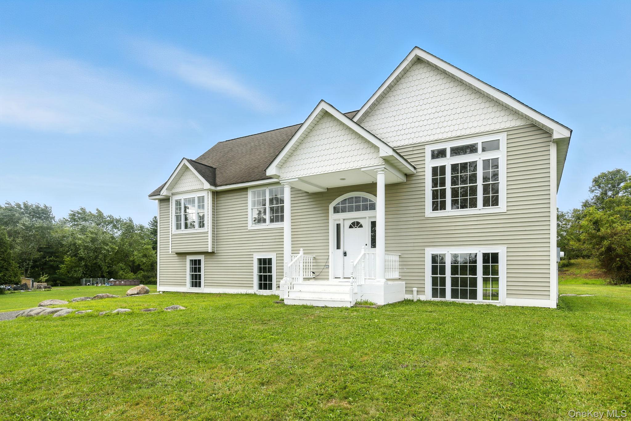 160 Pirog Road Pine Bush, NY 12566 - Photo 4 of 26 Raised ranch with a front yard