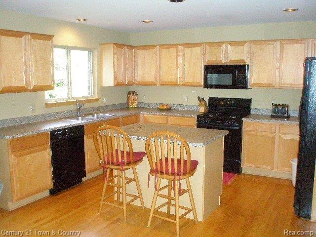 49259 Monte Road New Baltimore, MI 48047 - Photo 11 of 25 Kitchen 1
