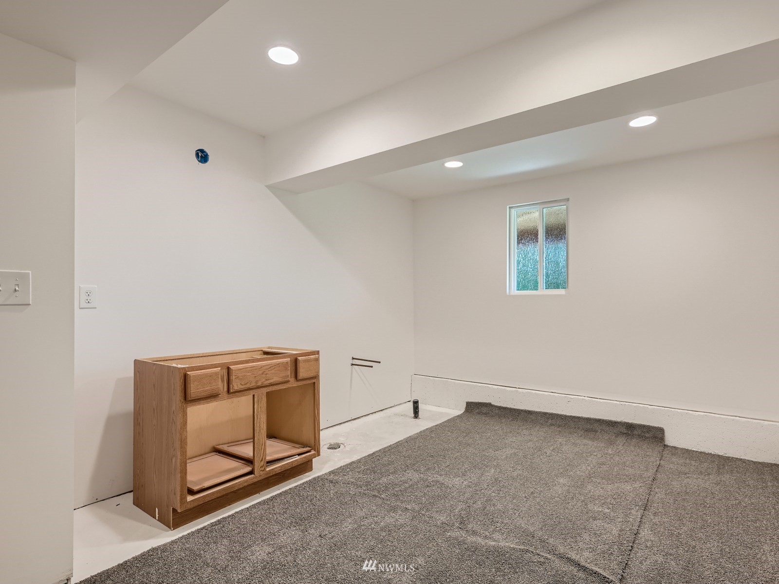 904 9th Street Snohomish, WA 98290 - Photo 20 of 40 an empty room with windows