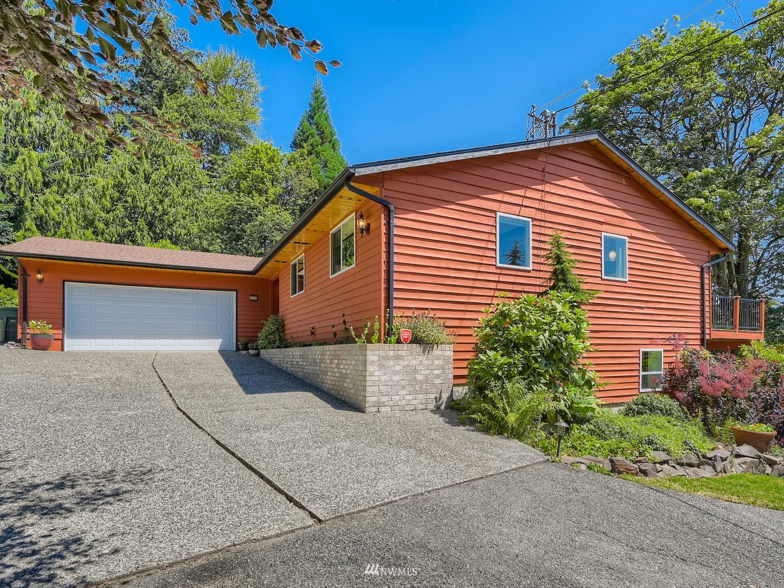 904 9th Street Snohomish, WA 98290 - Photo 2 of 40 a view of a house with a yard and plants
