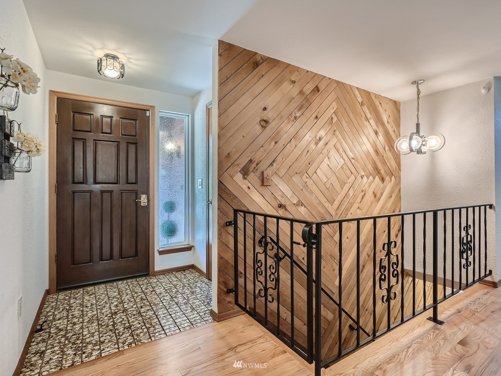 904 9th Street Snohomish, WA 98290 - Photo 4 of 40 a view of a hallway